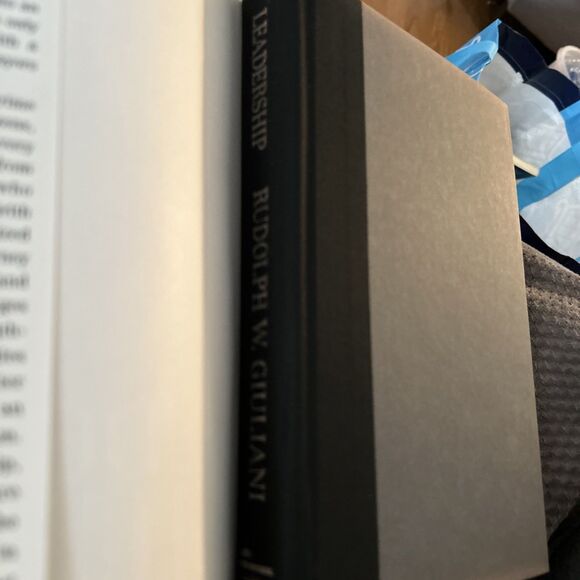 Rudy Giuliani:  Leadership. 2002 HC First Ed. NYC Mayor. Politics. - Picture 10 of 11